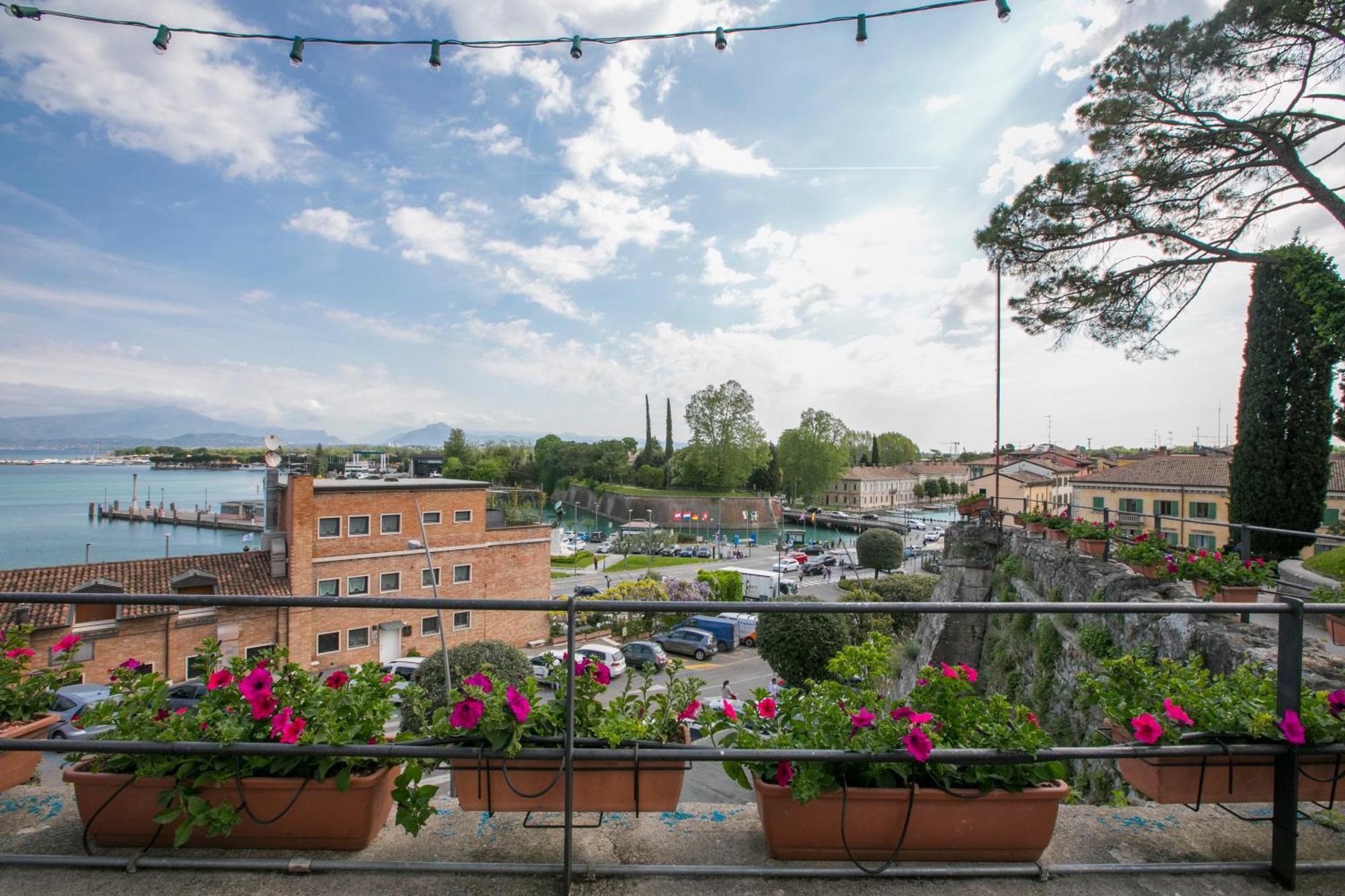 Casa Del Faro - Happy Rentals Peschiera del Garda Exterior foto